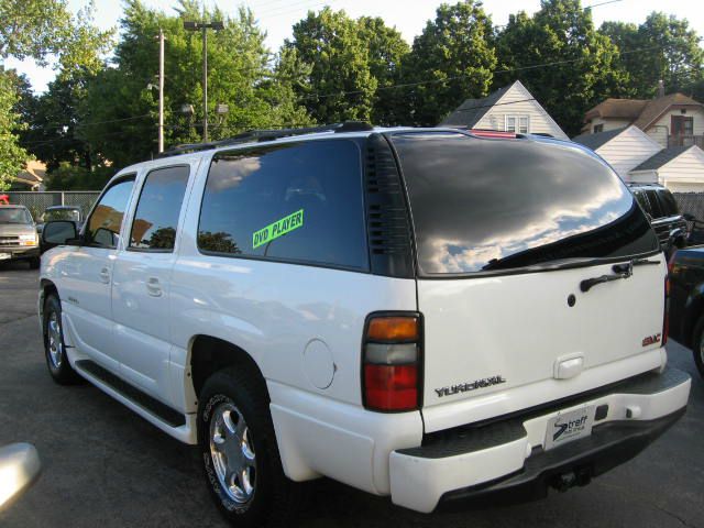 GMC Yukon XL 2004 photo 3