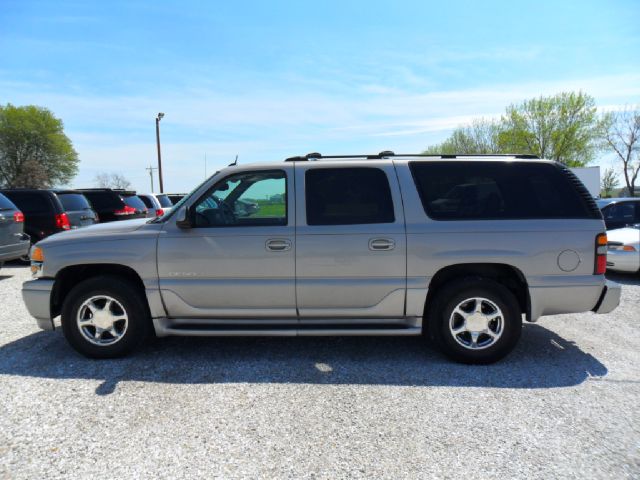 GMC Yukon XL 2004 photo 2