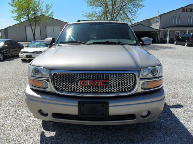 GMC Yukon XL 2004 photo 3