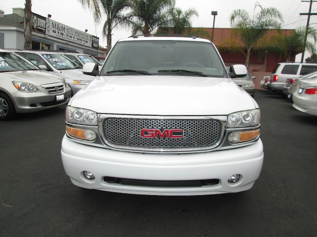 GMC Yukon XL 2004 photo 1