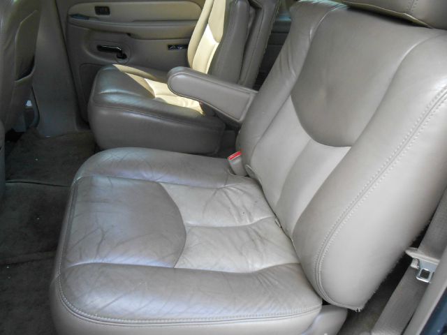 GMC Yukon XL 2005 photo 2