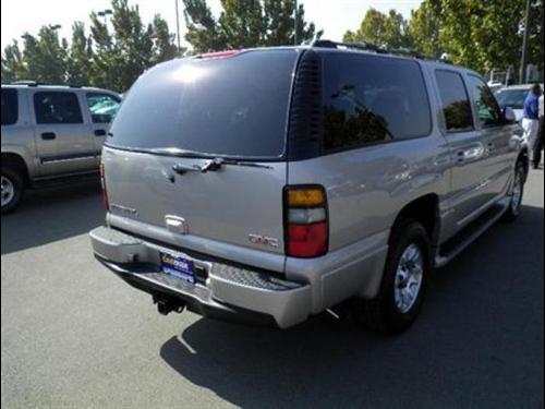 GMC Yukon XL 2005 photo 3