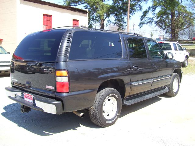 GMC Yukon XL 2005 photo 3