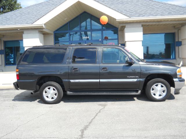 GMC Yukon XL 2005 photo 2