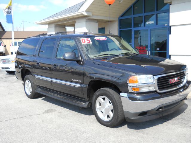 GMC Yukon XL 2005 photo 3