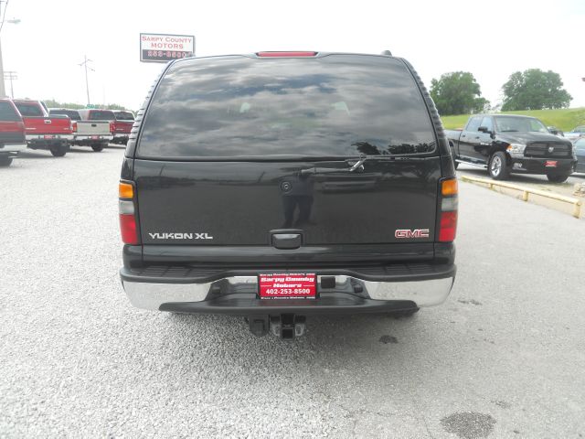 GMC Yukon XL 2005 photo 4