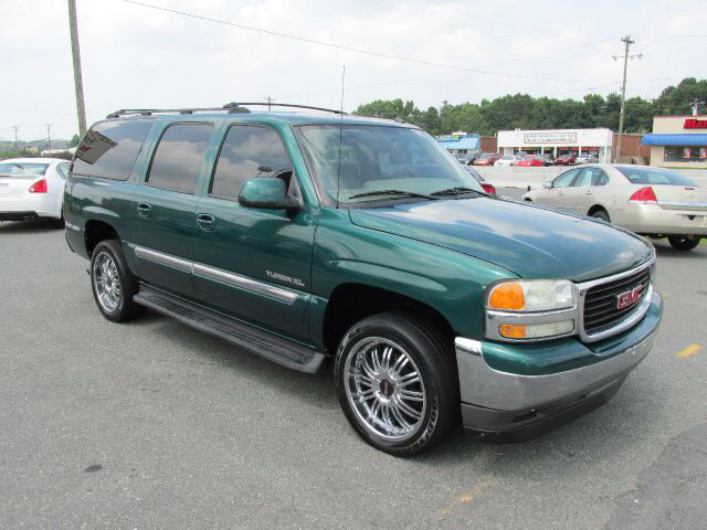 GMC Yukon XL 2005 photo 2