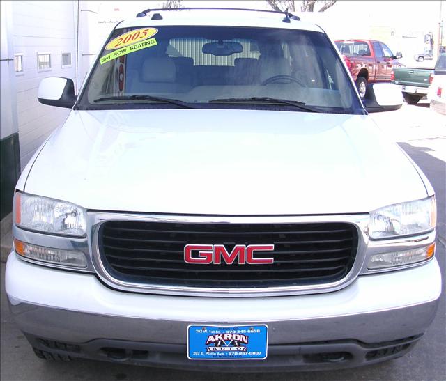 GMC Yukon XL 2005 photo 2