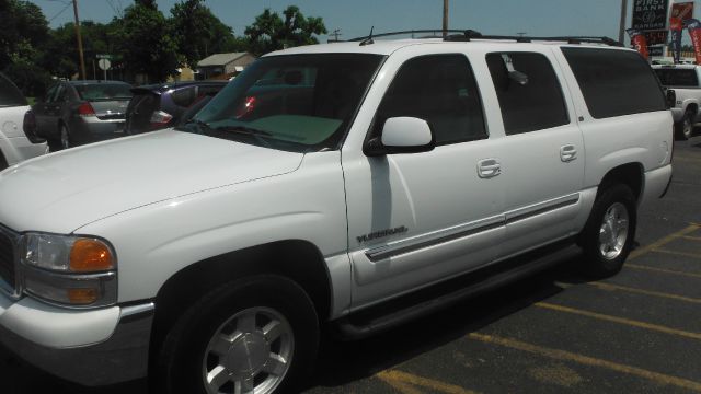 GMC Yukon XL 2005 photo 2