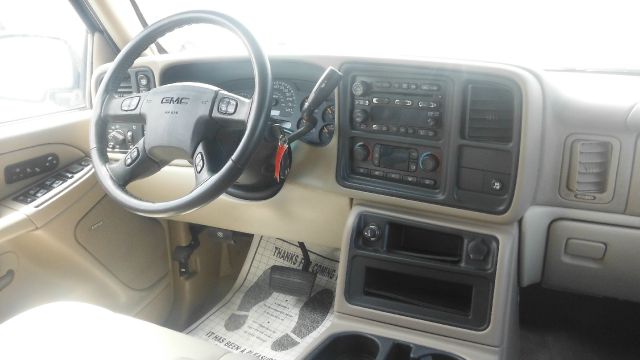 GMC Yukon XL 2005 photo 5