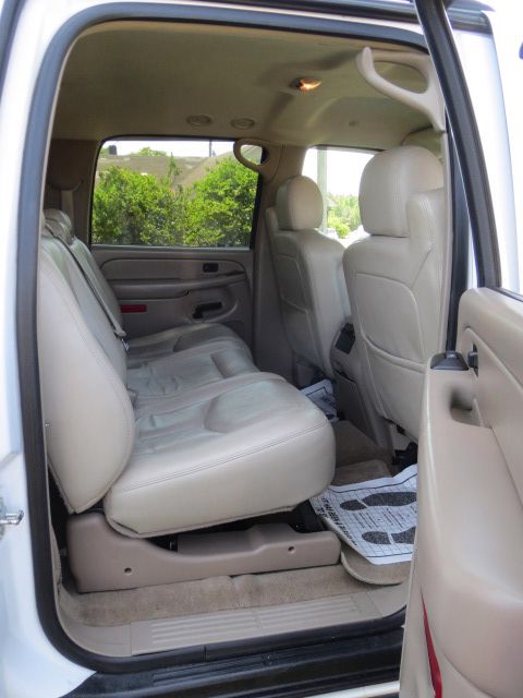 GMC Yukon XL 2005 photo 2