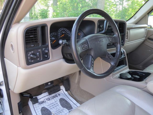 GMC Yukon XL 2005 photo 61