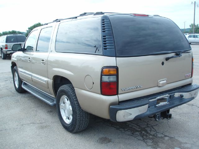 GMC Yukon XL 2005 photo 3