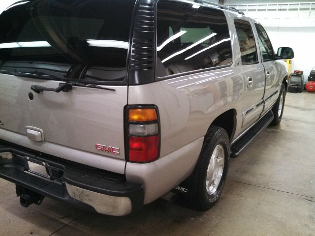 GMC Yukon XL 2005 photo 2