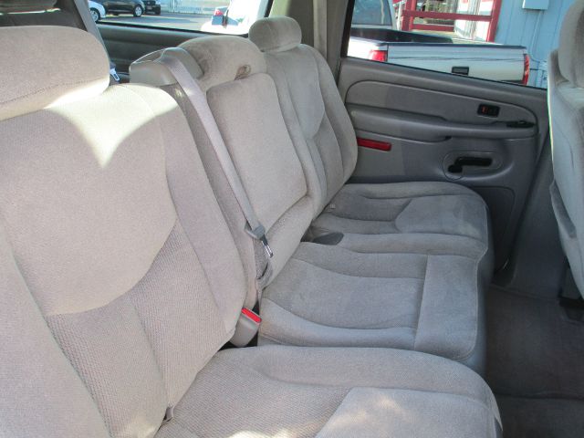 GMC Yukon XL 2005 photo 2