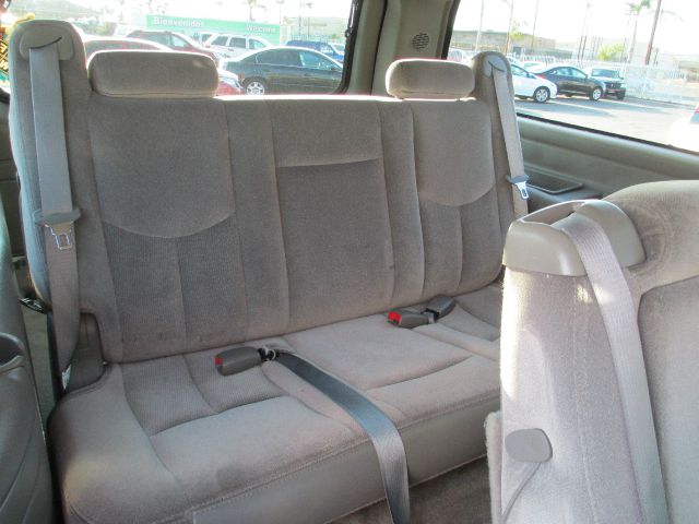 GMC Yukon XL 2005 photo 3