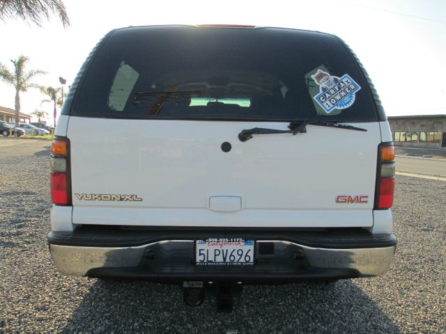 GMC Yukon XL 2005 photo 6