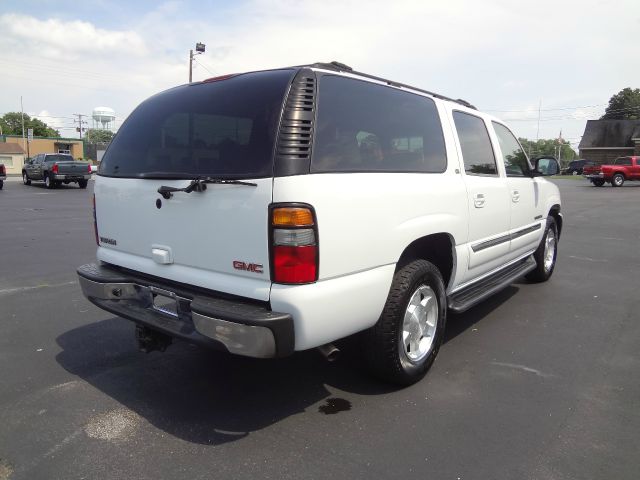 GMC Yukon XL 2005 photo 2