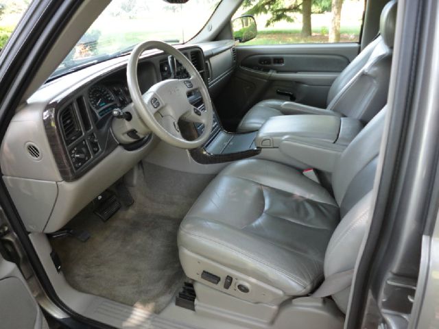 GMC Yukon XL 2005 photo 2