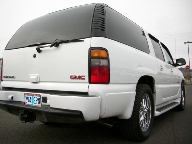 GMC Yukon XL 2005 photo 3