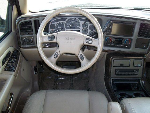 GMC Yukon XL 2005 photo 2