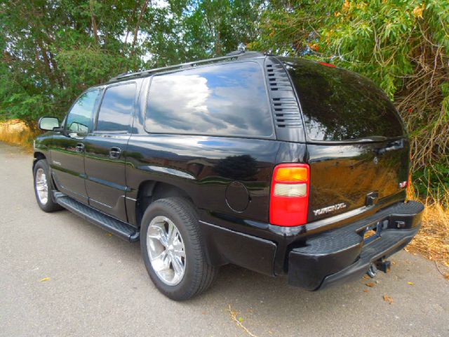 GMC Yukon XL 2005 photo 3