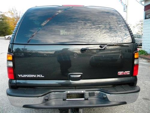 GMC Yukon XL 2005 photo 2