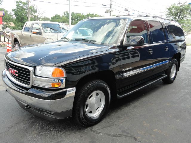 GMC Yukon XL 2005 photo 3