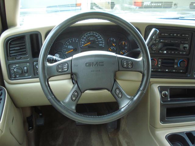 GMC Yukon XL 2005 photo 3