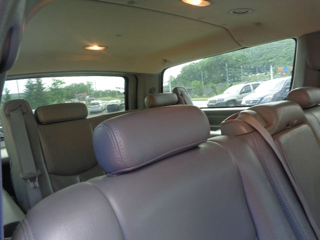 GMC Yukon XL 2005 photo 2