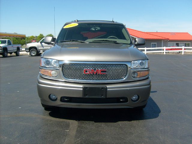 GMC Yukon XL 2005 photo 2