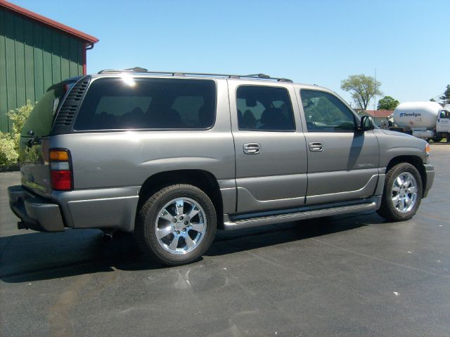 GMC Yukon XL 2005 photo 3