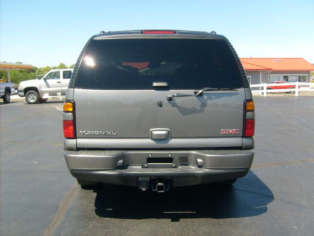 GMC Yukon XL 2005 photo 4