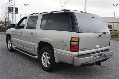 GMC Yukon XL 2005 photo 2