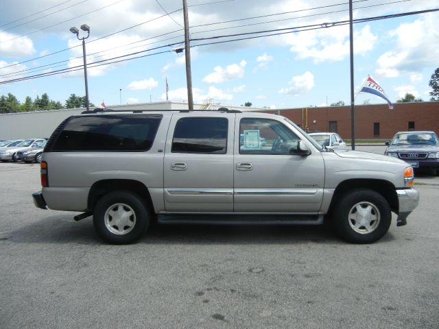 GMC Yukon XL 2005 photo 2