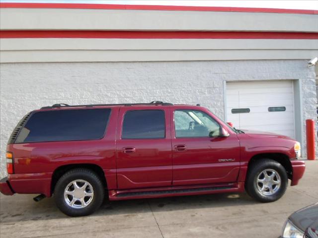 GMC Yukon XL 2005 photo 2