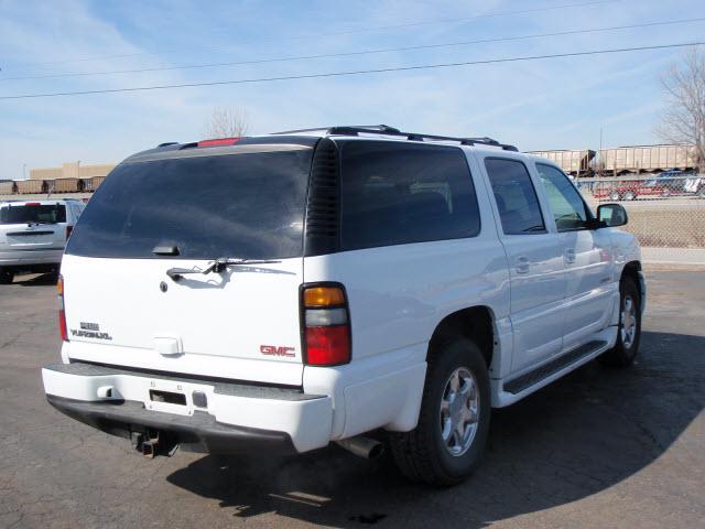 GMC Yukon XL 2005 photo 2