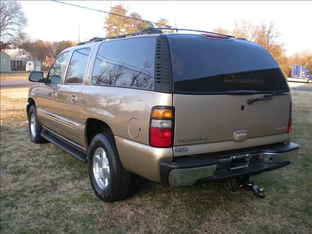 GMC Yukon XL 2005 photo 2