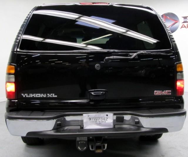 GMC Yukon XL 2005 photo 4