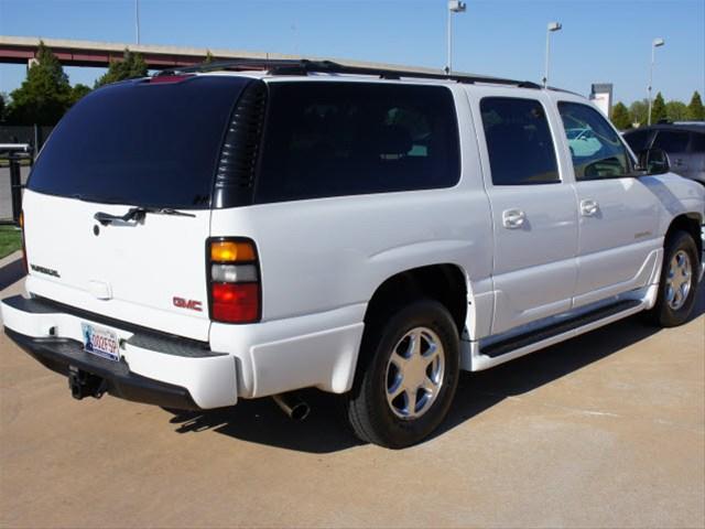 GMC Yukon XL 2005 photo 2