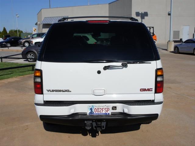 GMC Yukon XL 2005 photo 3