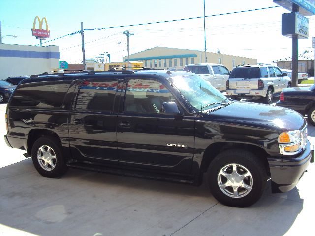 GMC Yukon XL 2005 photo 2