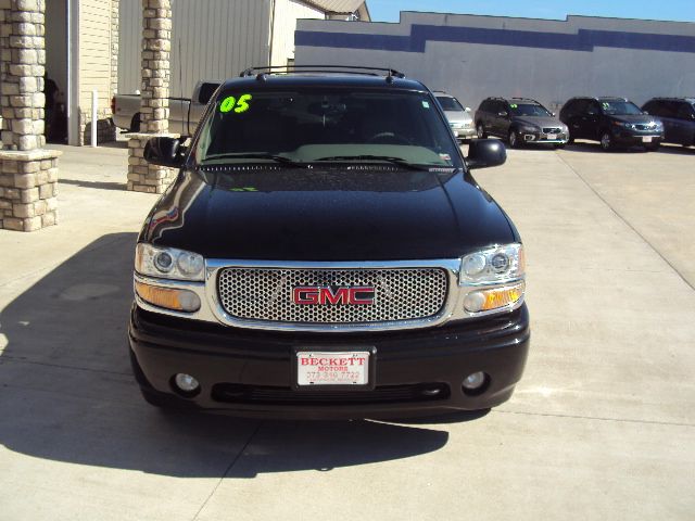 GMC Yukon XL 2005 photo 3