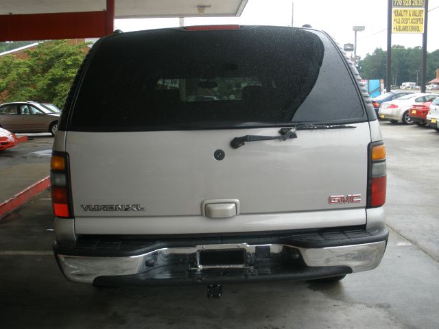 GMC Yukon XL 2005 photo 2