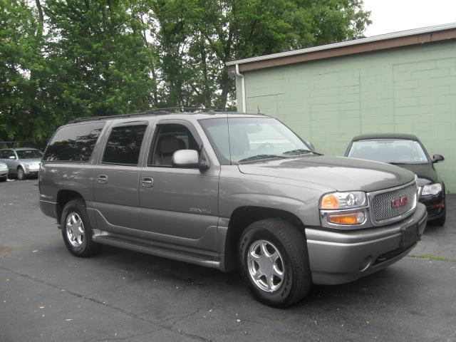 GMC Yukon XL 2005 photo 2