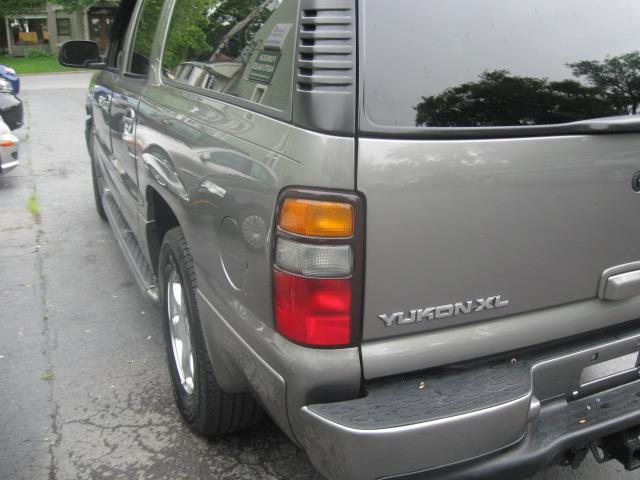 GMC Yukon XL 2005 photo 3