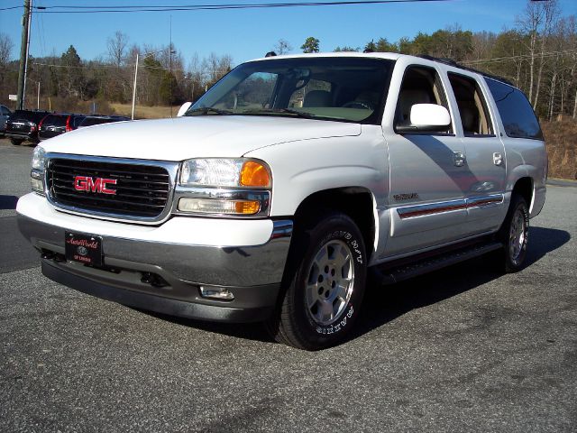 GMC Yukon XL 2005 photo 2