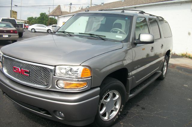 GMC Yukon XL 2005 photo 1