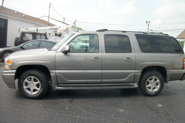 GMC Yukon XL 2005 photo 3