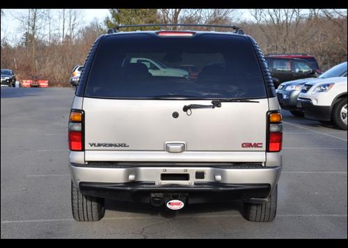 GMC Yukon XL 2005 photo 4